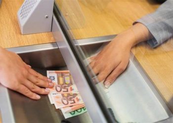 Μείωση καταθέσεων και το Φεβρουάριο