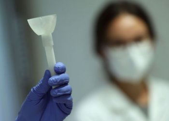 Κορονωϊός: Τα τεστ σάλιου πιο γρήγορα και ακριβή από τα ρινικά