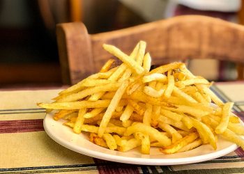 Σκέψεις εστιατόρων να αφαιρέσουν τις τηγανητές πατάτες από το μενού λόγω της ακρίβειας (VIDEO)