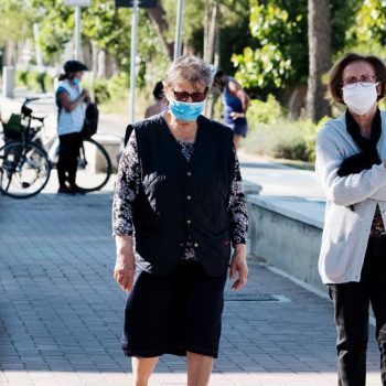 anamenetai-apofash-gia-telos-stis-maskes