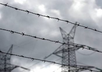 Αλλάζει τα κυβερνητικά πλάνα το «ηλεκτροσόκ» στην αγορά ενέργειας