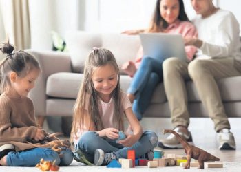 Το χρονοδιάγραμμα του ΟΠΕΚΑ: Πόσοι και πότε θα πάρουν επίδομα και επιταγή ακρίβειας