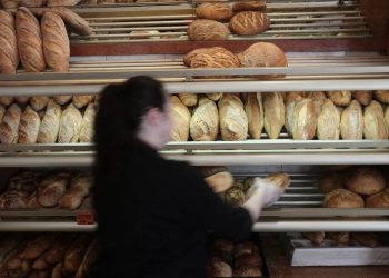 Αυξήσεις που αγγίζουν το 100% σε σιτάρι και κριθάρι στην Ελλάδα εξουδετερώνουν το κυβερνητικό πλαφόν