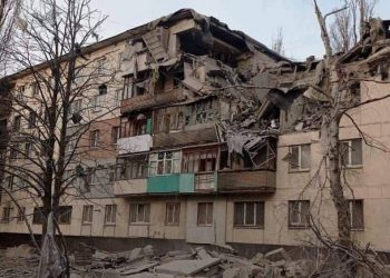 Πόλεμος στην Ουκρανία: Βομβαρδισμοί στην πόλη Λουσιτσάνσκ – Τι διαφαίνεται με τις διαπραγματεύσεις