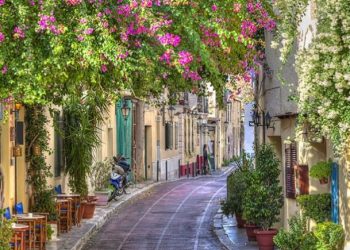 Καταλύματα – εστίαση: Πτώση στο τζίρο και τις προκρατήσεις