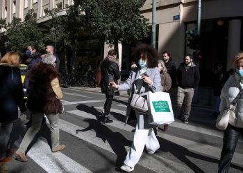 Πλεύρης: Πολύ σύντομα φεύγουν οι μάσκες σε εξωτερικούς χώρους