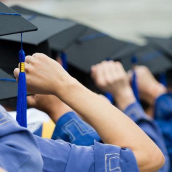 to-iky-xorhgei-500-upotrofies-gia-didaktorikes