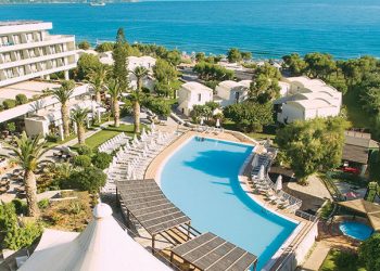 Ο Φώτης Σμπώκος αγόρασε το Agapi Beach