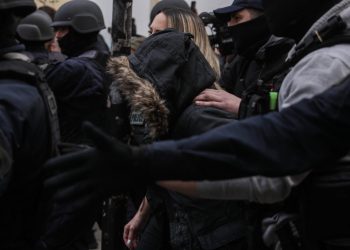 Θάνατοι τριών παιδιών: Σημερα θα οδηγηθεί στη φυλακή η 33χρονη – Λύγισε όταν άκουσε προφυλάκιση