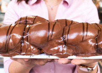 Τσουχτερά τα πασχαλινά αρτοσκευάσματα – Οι τιμές σε άρτο, τσουρέκια και ψωμί