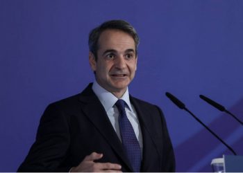 Συνάντηση Μητσοτάκη – Χατζηδάκη στο Μέγαρο Μαξίμου για τον κατώτατο μισθό