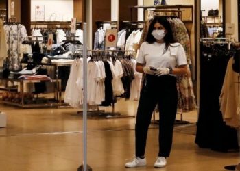 Πλεύρης: Παραμένουν οι μάσκες μέχρι τέλη Μαΐου, μετά ίσως περιοριστεί η χρήση τους