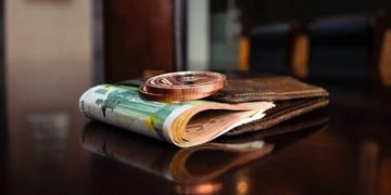 Κατώτατος μισθός: Διαμορφώνεται στα 713 ευρώ από την 1η Μαΐου