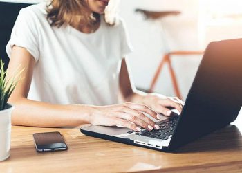 Τηλεργασία: Τέλος για Δημόσιο και ιδιωτικό τομέα