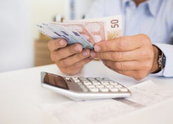 Χατζηδάκης: Στα όρια αντοχής της οικονομίας μας η αύξηση του κατώτατου μισθού