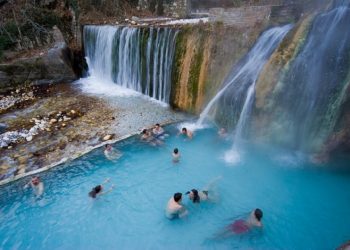 Επίδομα λουτροθεραπείας: Ποιοι παίρνουν 150 ευρώ