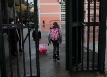 Σχολεία: Τα νέα πρωτόκολλα για τον κορωνοϊό μετά το Πάσχα – Τι ισχύει με μάσκες και self test