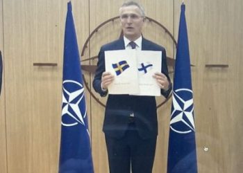 Μια ιστορική στιγμή για το ΝΑΤΟ: Σουηδία και Φιλανδία κατέθεσαν αίτημα ένταξης στη Συμμαχία