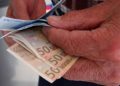 Από σήμερα το απόγευμα ξεκινούν οι πληρωμές των συντάξεων για τον Ιούνιο