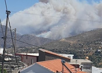 Ρέθυμνο: Νέα αναζοπύρωση – Μήνυμα εκκένωσης οικισμών από το 112
