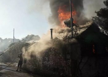 Ένωση Πνευμονολόγων Ελλάδας: Απομακρυνθείτε αμέσως από το μέτωπο της φωτιάς