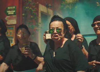 Γιαγιάδες εναντίον trappers: Ένα ξεκαρδιστικό video