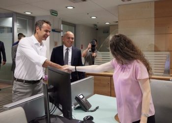 Μητσοτάκης: «Σημαντική κατάκτηση για τους εργαζόμενους» η ψηφιακή κάρτα εργασίας