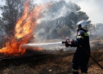 Σε ύφεση η φωτιά στην Πεντέλη – Δεν υπάρχει ενεργό μέτωπο (VIDEO)