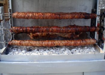 Οι Τούρκοι επιμένουν: «Το κοκορέτσι είναι τούρκικο» (VIDEO)