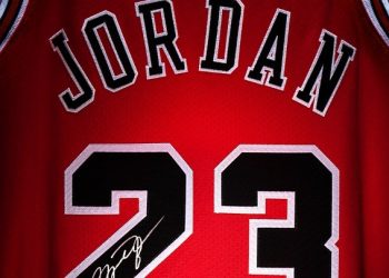 Μάικλ Τζόρνταν: Μυθικά λεφτά σε δημοπρασία για φανέλα του