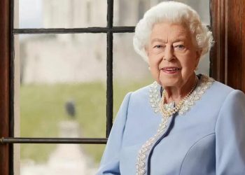 Συλλυπητήρια μηνύματα Σακελλαροπούλου – Μητσοτάκη για τον θάνατο της βασίλισσας Ελισάβετ