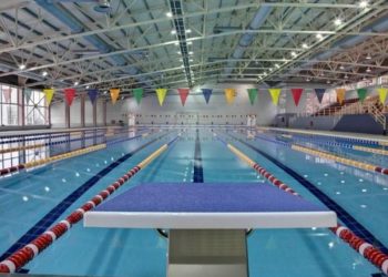 Μαυρωτάς για κολυμβητήρια: "Ισως τον χειμώνα διακόψουν τη λειτουργία τους"