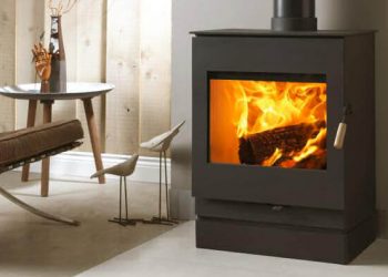 Ενεργειακή κρίση: "Ουρές" και λίστες αναμονής για μια ξυλόσομπα – Πόσο αυξήθηκαν οι παραγγελίες