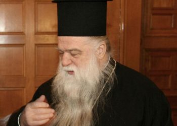 Αμβρόσιος κατά Πλεύρη για ανεμβολίαστους υγειονομικούς: Αποκαλεί τον πατέρα του «κτήνος», ενώ ο ίδιος έχει «κτηνώδη» συμπεριφορά