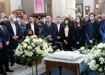 Συγκίνηση στο ετήσιο μνημόσυνο της Φώφης Γεννηματά (VIDEO)