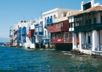 Τρία νησιά των Κυκλάδων στα 20 καλύτερα της Ευρώπης