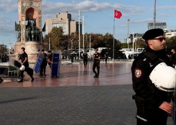 Επίθεση στην Κωνσταντινούπολη: Η ύποπτη γυναίκα και η έκρηξη από το σακίδιο που δείχνει η κάμερα ασφαλείας (VIDEO)