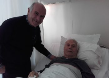 Δύσκολες ώρες για τον Νίκο Ξανθόπουλο – Δίνει αγώνα στη ΜΕΘ