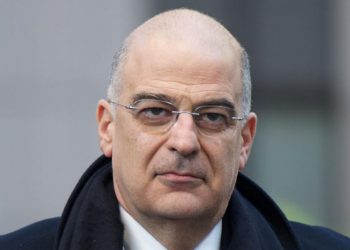 Λιποθυμικό επεισόδιο για τον Δένδια στο Άγιο Όρος