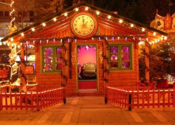 Πέντε πόλεις της Ελλάδας επενδύουν σε χριστουγεννιάτικα πάρκα ενισχύοντας το τουριστικό τους προϊόν