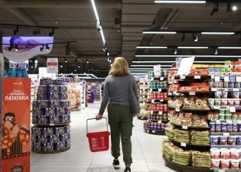 Πρεμιέρα σήμερα για τα εορταστικά καλάθια