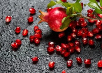 Πρωτοχρονιά: Γιατί σπάμε ρόδι σήμερα – Πώς έγινε γνωστό το έθιμο