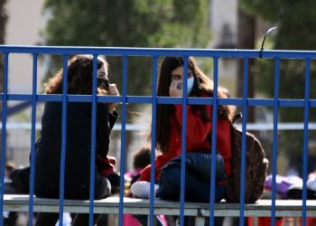 Θέμα Voucher Ergasia: Προβληματισμένοι γονείς και εκπαιδευτικοί με το άνοιγμα των σχολείων και το απειλητικό “κύμα” ιώσεων – Η σύσταση του Υπ. Παιδείας