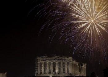 H Αθήνα υποδέχθηκε το 2023 με φαντασμαγορικό θέαμα