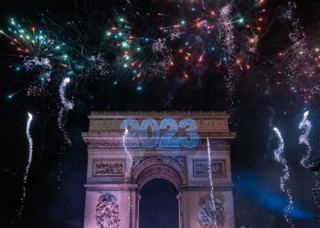 Φαντασμαγορικά υποδέχτηκε όλος ο κόσμος το 2023 – Μηνύματα ελπίδας και αισιοδοξίας από τους ηγέτες