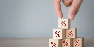 Δάνεια: Η αύξηση των επιτοκίων φέρνει μεγάλες επιβαρύνσεις στις δόσεις