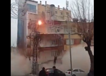 Σεισμός Τουρκία – Σοκαριστικό video: Πολυκατοικία καταρρέει σαν χάρτινος πύργος!