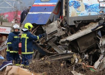 Iατροδικαστής για τραγωδία στα Τέμπη: “Τα περισσότερα θύματα είναι νέα παιδιά”