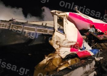 Εθνική τραγωδία: Πολύνεκρο δυστύχημα έξω από τη Λάρισα μετά από σύγκρουση τρένων (VIDEOS)