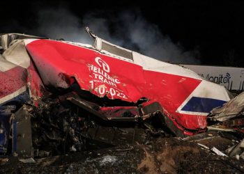 Συνεχίζεται η επιχείρηση έρευνας στο σημείο της σύγκρουσης των τρένων στα Τέμπη – Αναμένεται να ολοκληρωθεί μέχρι το μεσημέρι